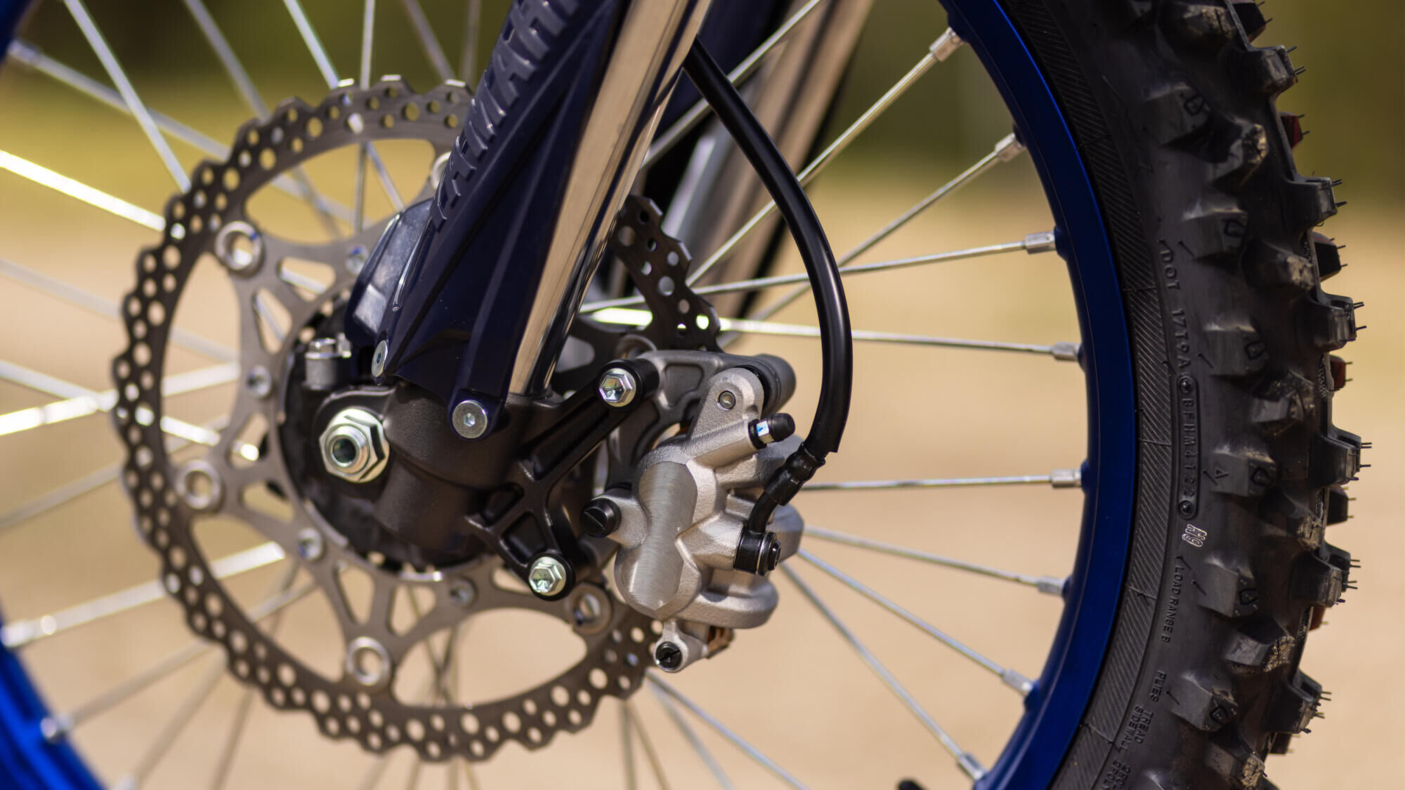 Передний тормоз как у модели YZ250F 