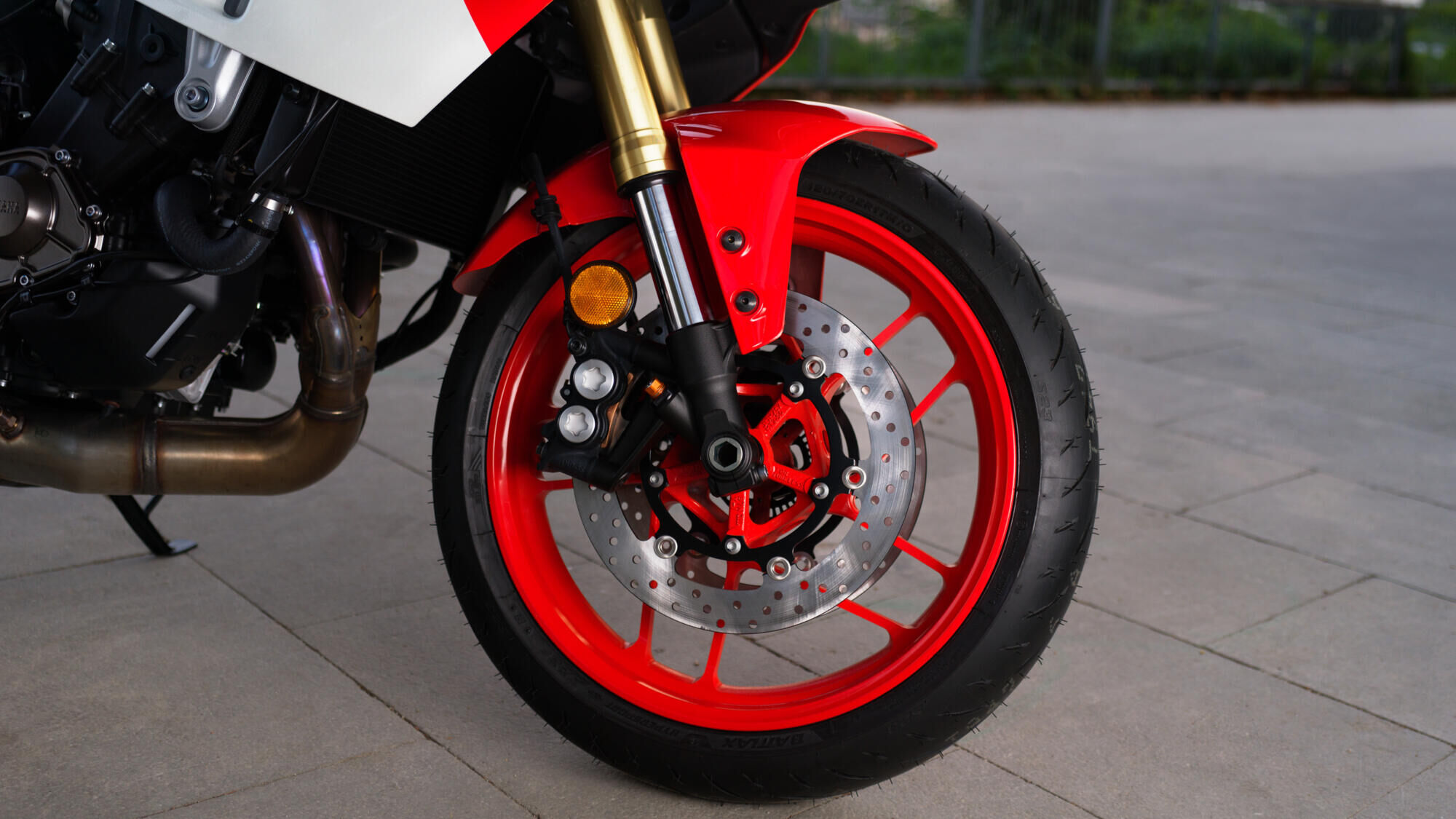 Колеса Yamaha Spinforged із шинами Bridgestone Battlax Hypersport S23 