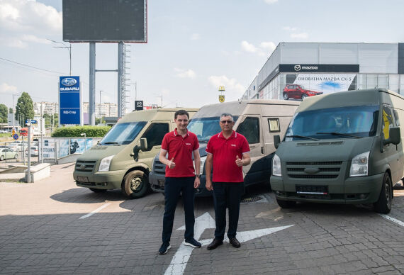 Разом із командою VIDI передали ще три авто для військових