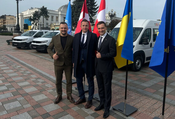 «VIDI Авто для бізнесу» та Stellantis Ukraine передали три комерційних мінівена до центрів надання послуг громадян в регіонах