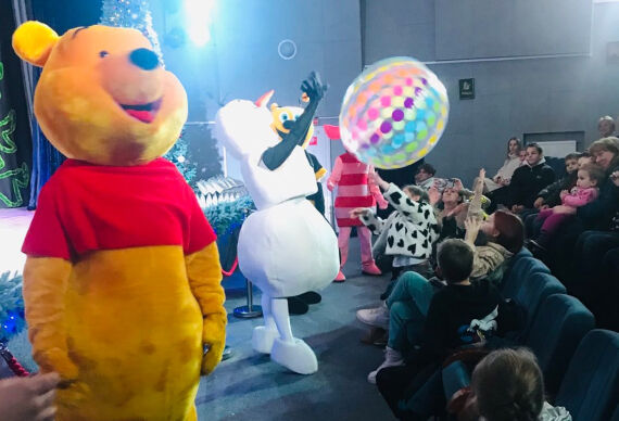 Родина Джуринських підтримала новорічні святкові заходи для дітей у смт Козин