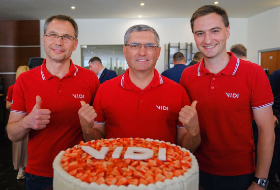 Ключові співробітники VIDI привітали Віталія Джуринського з Днем народження