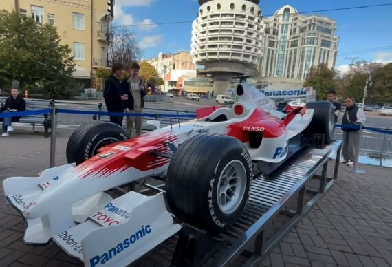 VIDI безплатно передала Національному транспортному Університету копію боліда Panasonic Toyota Racing Formula 1