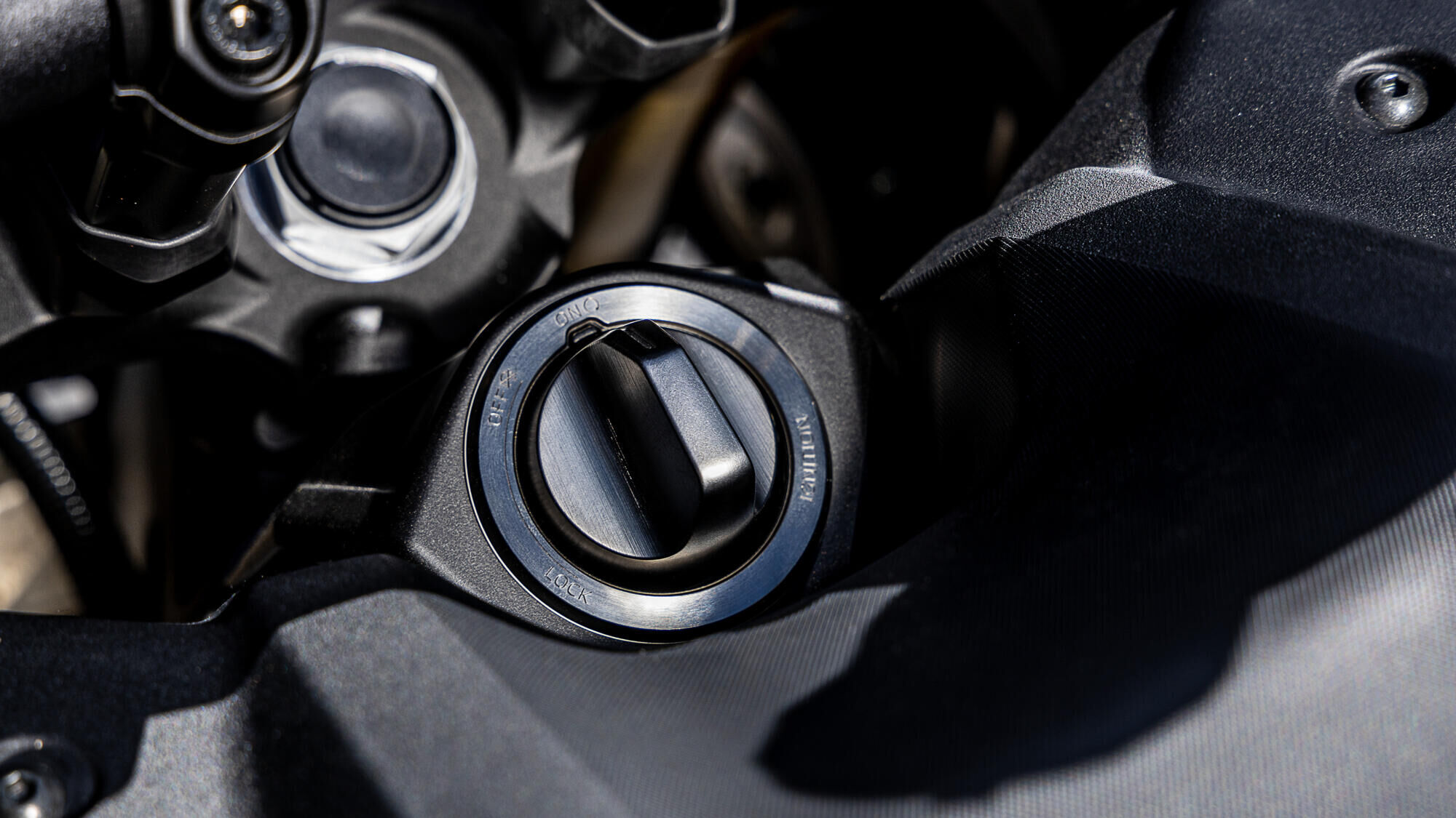 Технологія смарт-ключа з центральним замком багажника 