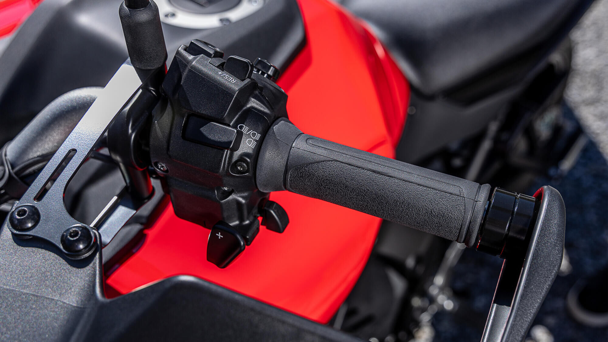 Новая эра переключения передач с Y-AMT* (у модели Y-AMT) 