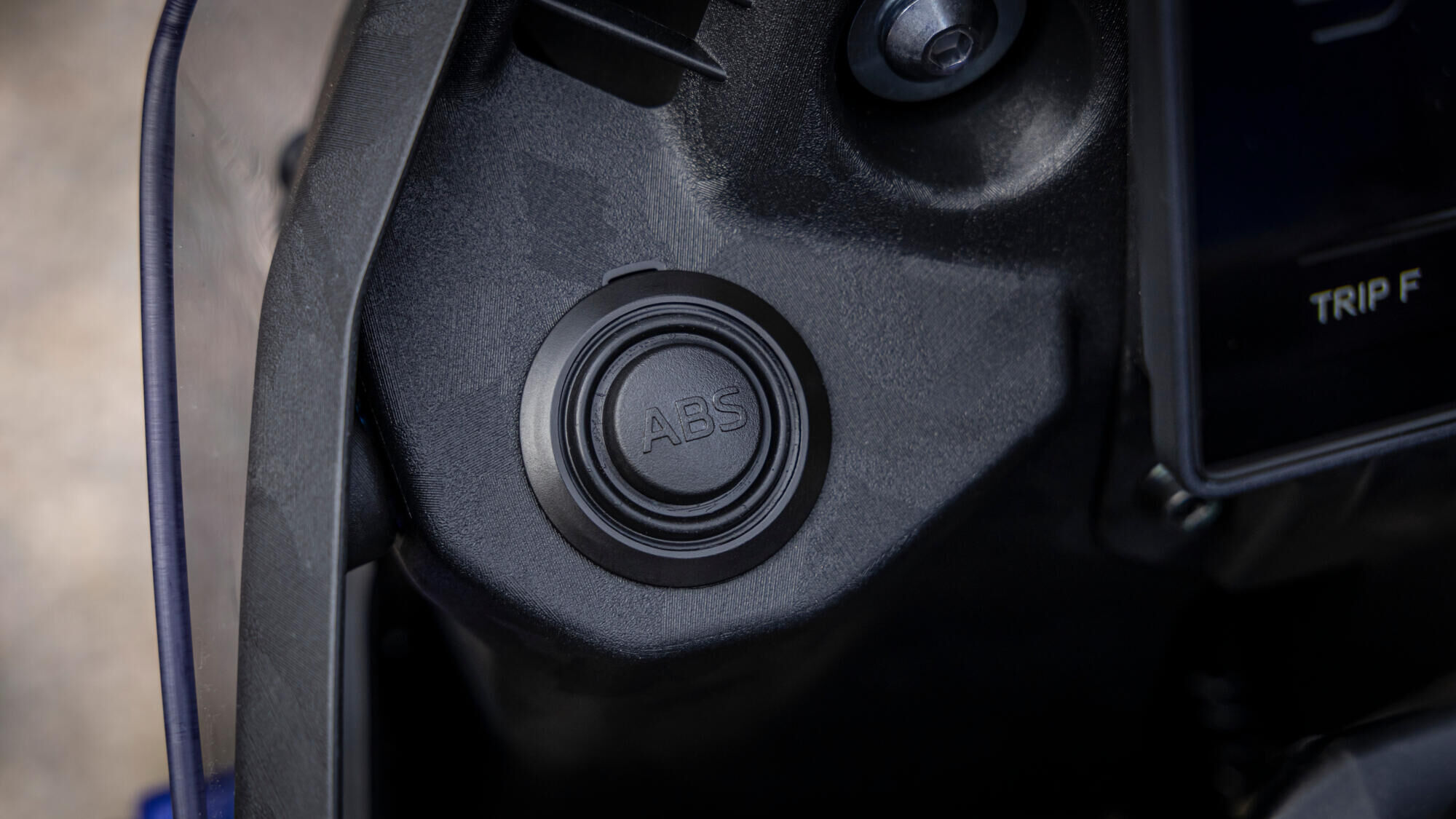 Перемикання ABS і TCS одним натисканням кнопки 