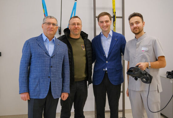 Родина Джуринських передала Головному медичному центру МВС України реабілітаційний симулятор