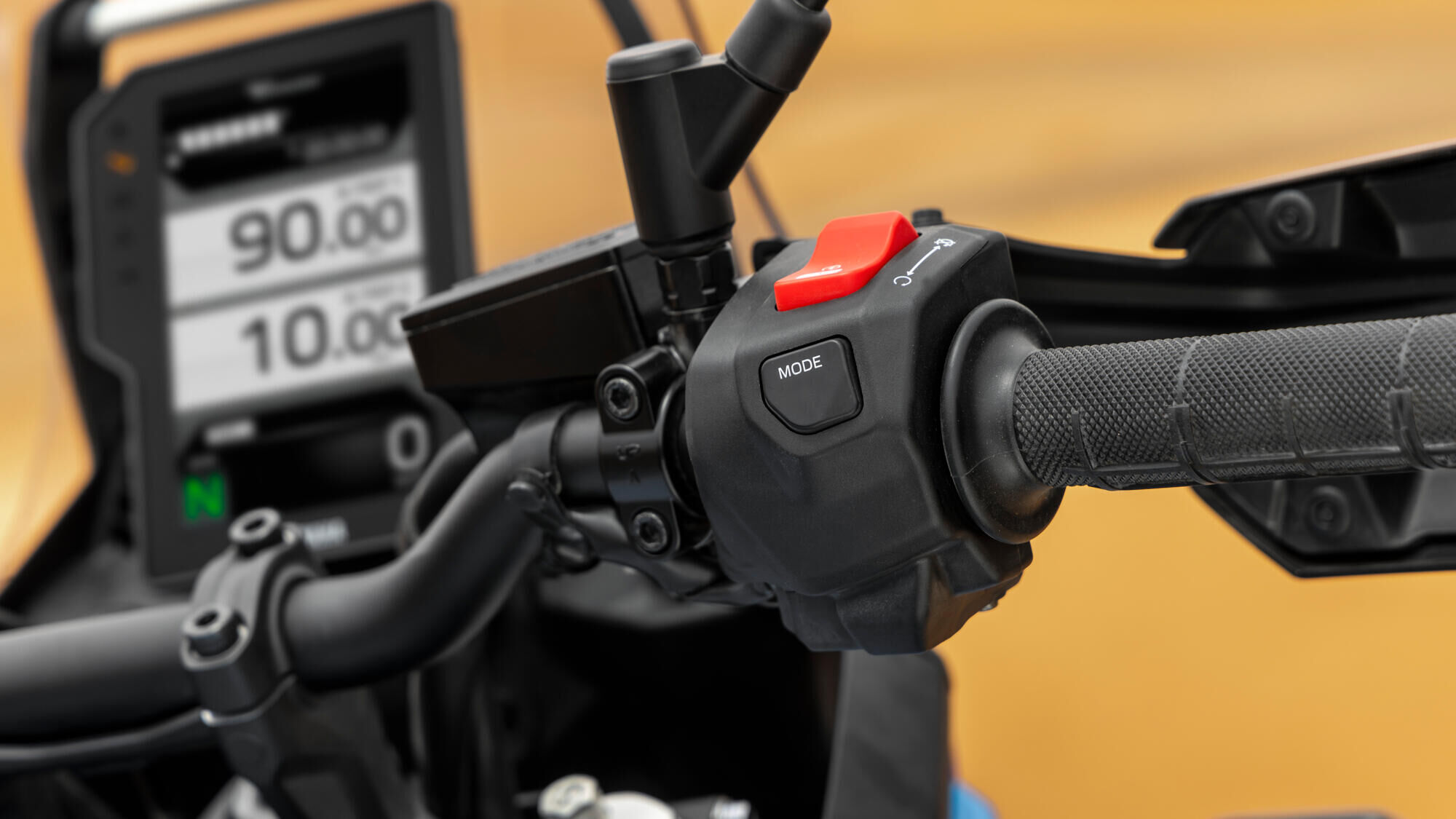 Електронний дросель і режими їзди для максимального контролю 