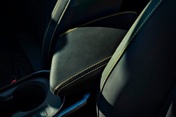 Підлокітник із відсіком для зберігання дрібниць