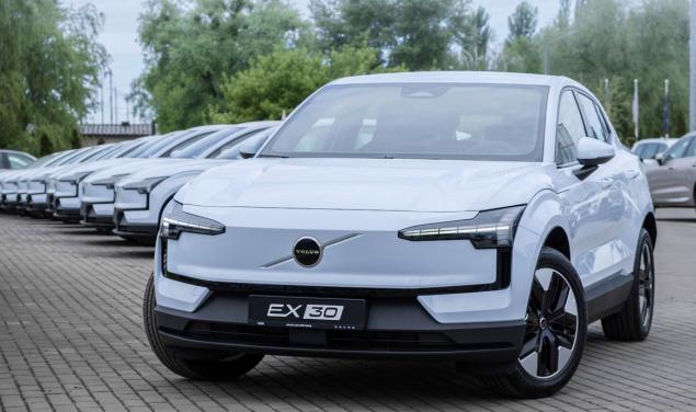 Volvo EX30 CORE 51 kWh_RWD CORE 51 kWh_RWD 272 к.с.