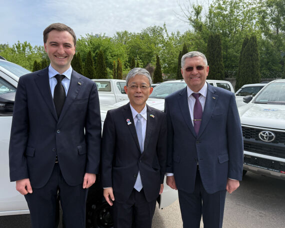 VIDI поставила автомобілі Toyota для інфраструктурних проєктів JICA та НІРІ