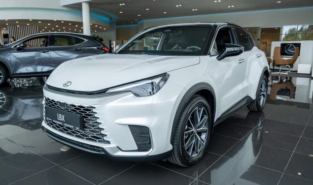 Lexus LBX Emotion Emotion 91 к.с.