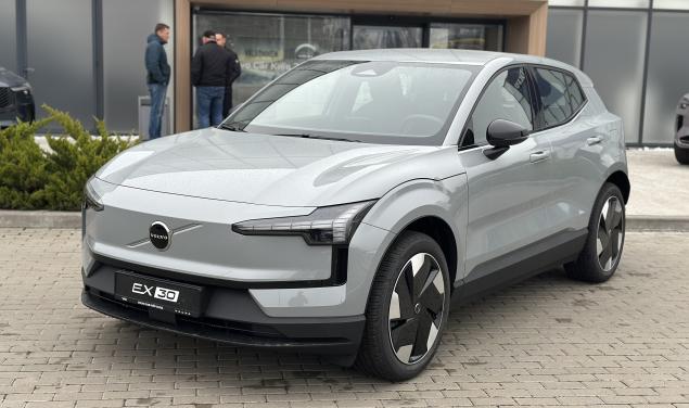 Volvo EX30 PLUS 69 kWh_RWD PLUS 69 kWh_RWD 272 л.с.
