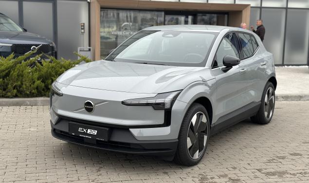 Volvo EX30 PLUS 69 kWh_AWD PLUS 69 kWh_AWD 428 л.с.