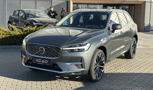 Volvo XC60 Recharge Ultra Bright Ultra Bright 453 л.с.
