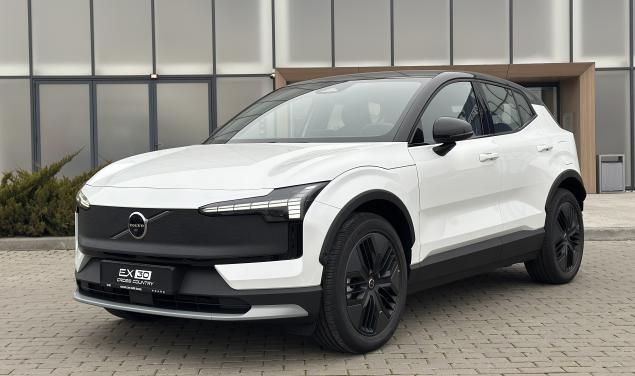 Volvo EX30 Cross Country Ultra 69 kWh AWD Cross Country Ultra 69 kWh AWD 428 л.с.