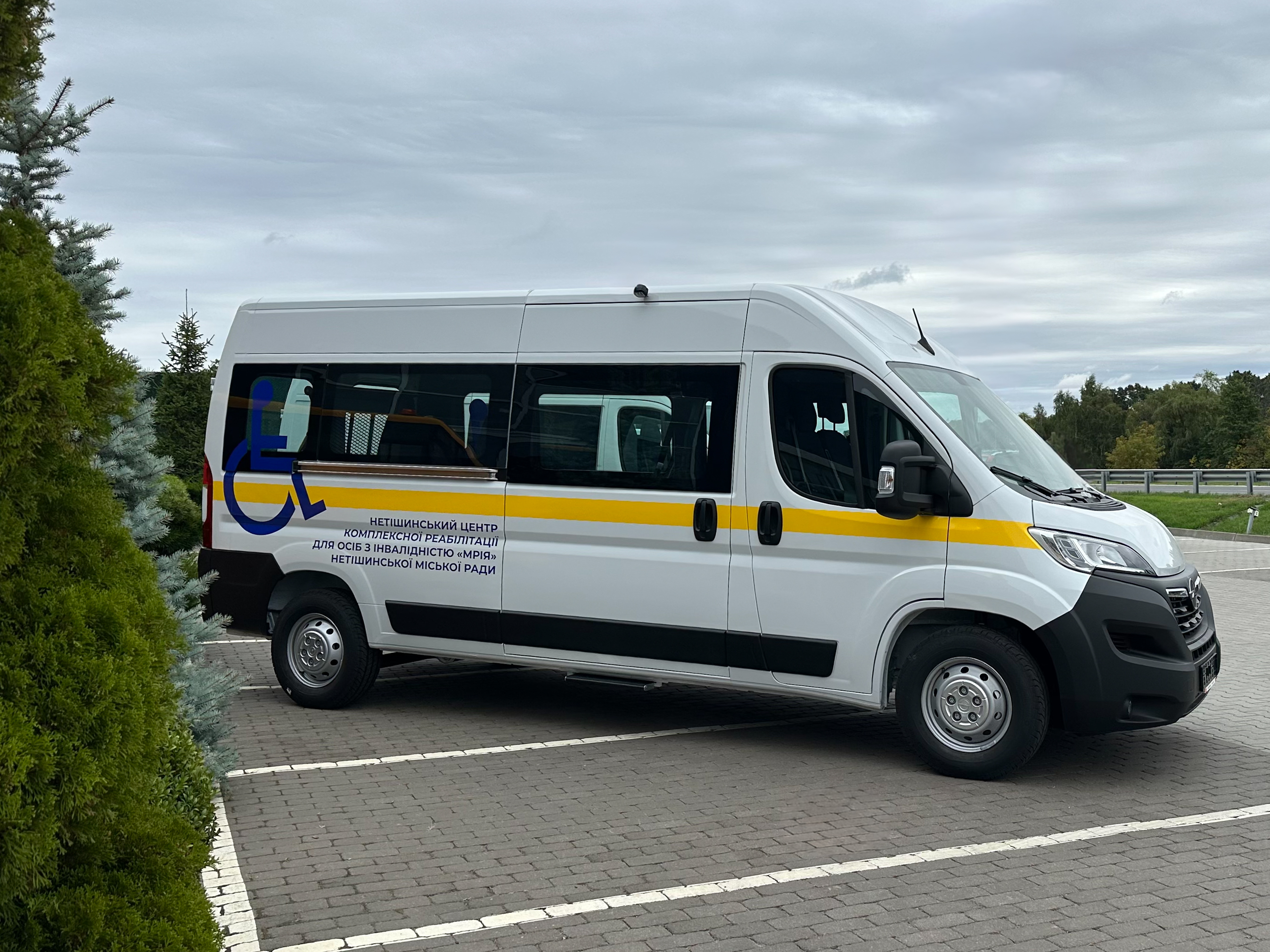 Два соціальні автомобілі для центру «МРІЯ» (м. Нетішин)