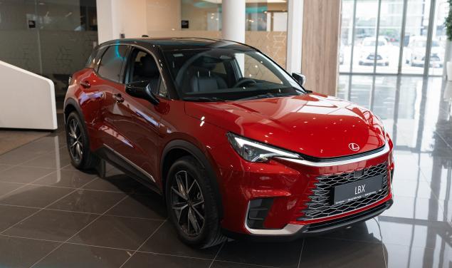 Lexus LBX Emotion Emotion 91 к.с.