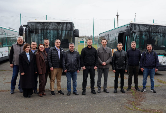 VIDI долучилася до передачі автобусів для громад Київщини