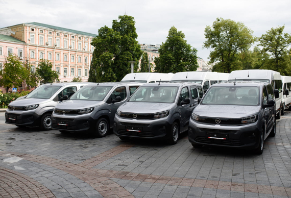 ВІДІ Юнікомерс поставила громадам України 10 спеціалізованих автомобілів для послуги «Соціальне таксі»