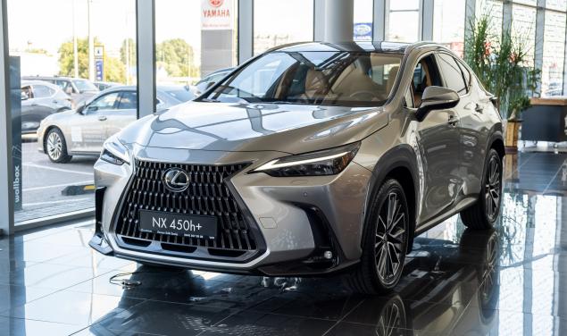 Lexus NX450h Plug-in Luxury Luxury 185 к.с.