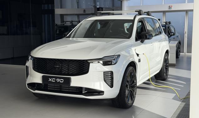 Volvo XC90 Plug-in Hybrid Plus Dark 2026