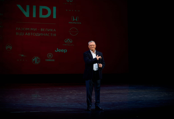 Засновник VIDI Віталій Джуринський запросив усіх 1218 співробітників компанії на «Вечір в опері» з нагоди свого 60-річчя