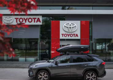 Toyota зупинила виробництво та імпорт автомобілів у Росію