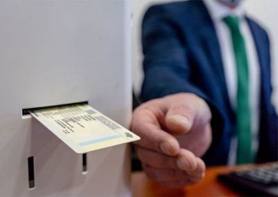 Реєстрація нового автомобіля в автосалоні