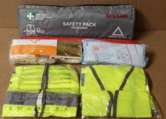 Комплект засобів безпеки (аптечка, знак аварійної зупинки, жилет - 2 шт.) (42985)