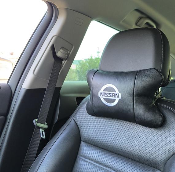 Подушка підголівника з логотипом NISSAN (43572)
